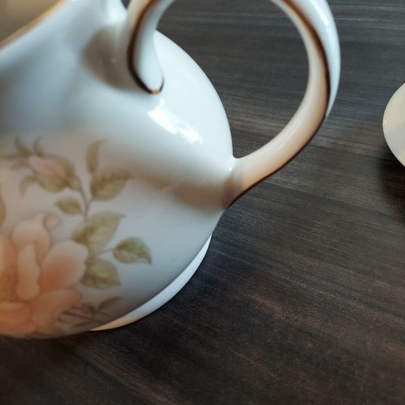 Vintage Sadler Floral Teapot - Picture 4 of 7